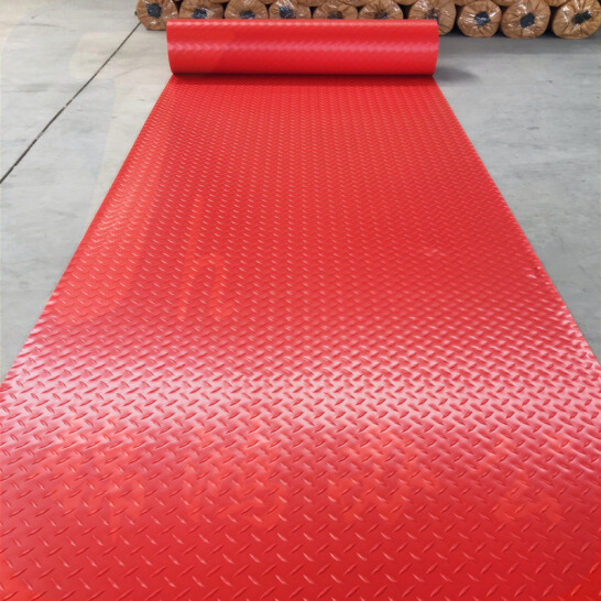 防水地垫 地胶塑料防水防油防滑垫  厚度：1.5mm 宽度：1.3米 长度：15米 货号：LJ