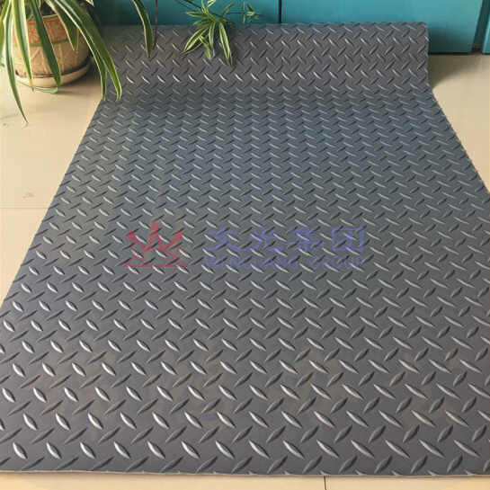 牛筋防滑地垫 塑料加厚耐磨阻燃pvc地胶 1.3米宽12米/卷   货号：LJ