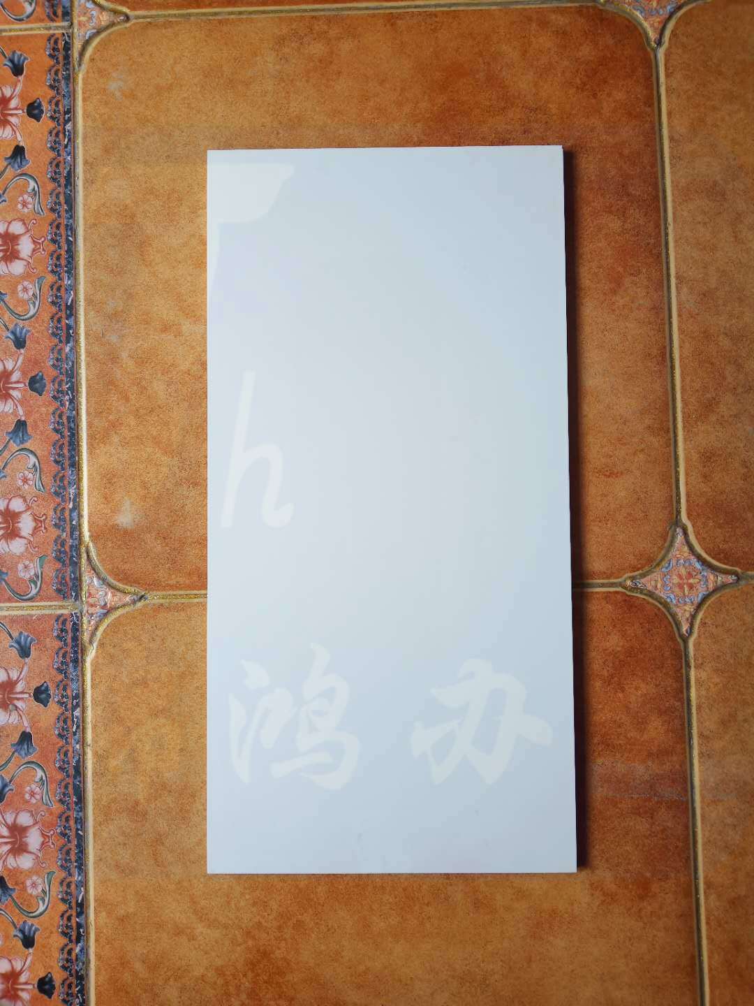 巨联（JULIAN）纯白色瓷砖、300*600、8片一箱