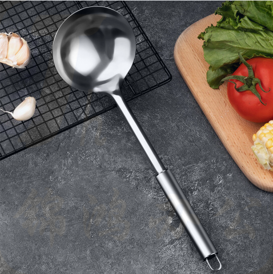 不锈钢汤勺 加厚大汤勺  直径11cm 把长33cm  货号：HXE