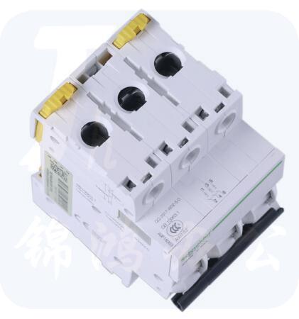 施耐德     小型断路器   iC65N 3P C2A