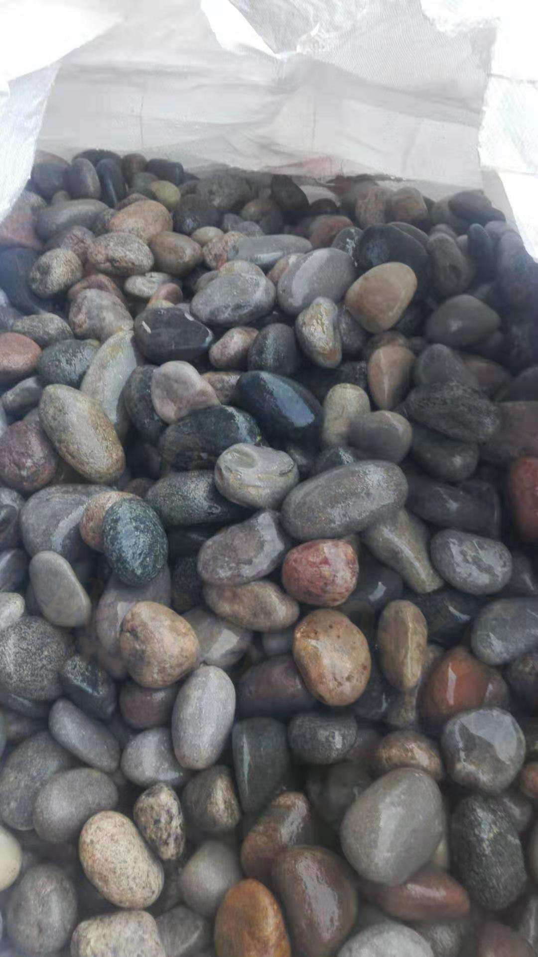 鹅卵石，1100元一吨